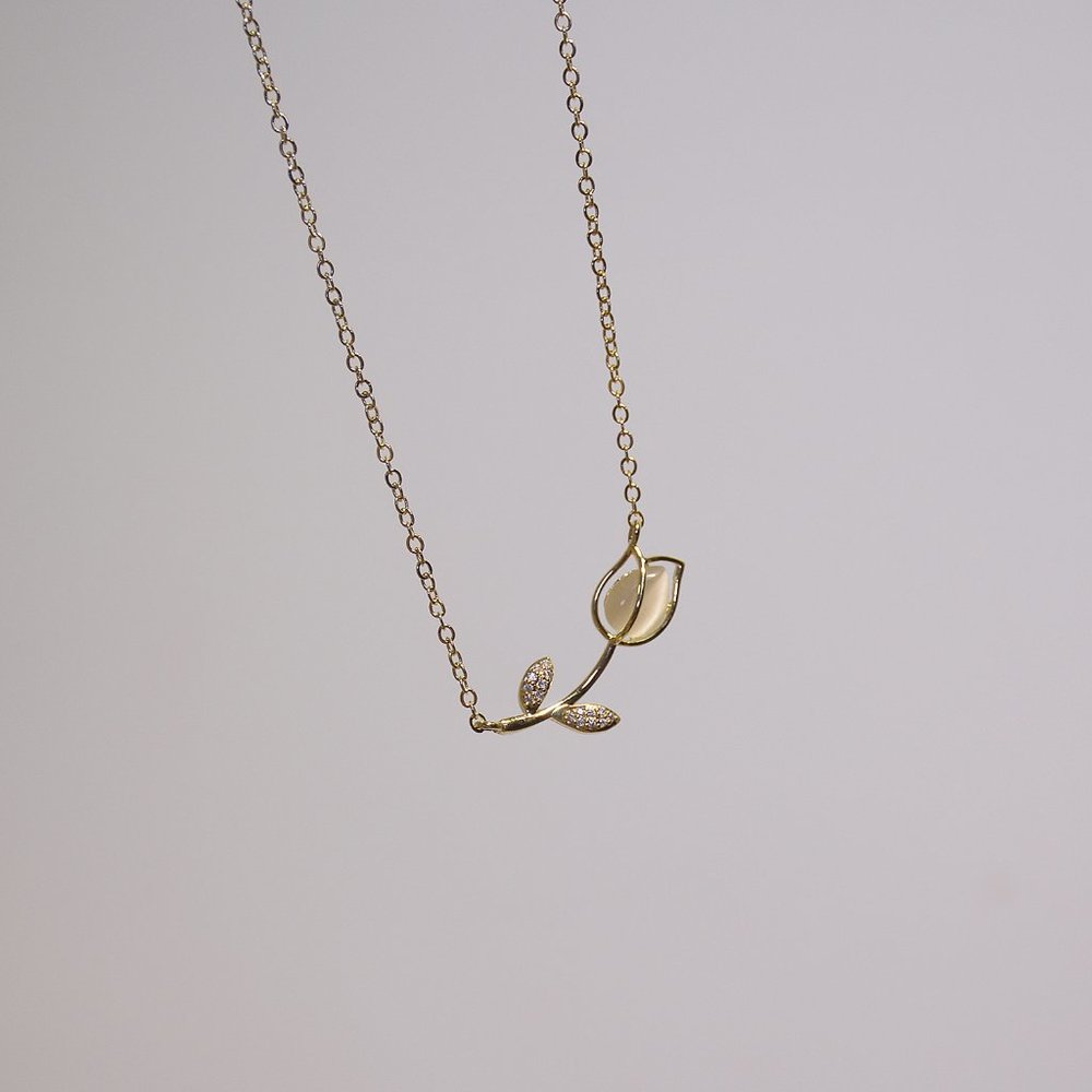 NEW 14K Gold Plated Diamond Flower Leaf Necklace - Picture 6 of 10